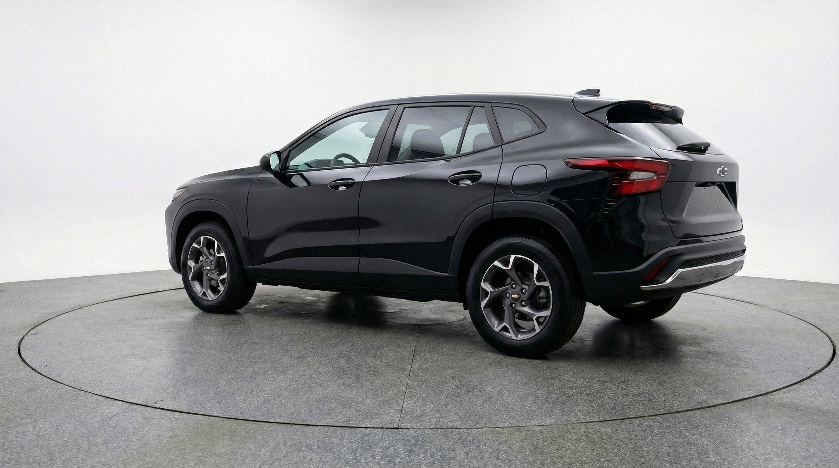 Used 2025 Chevrolet Trax LT FWD image 6