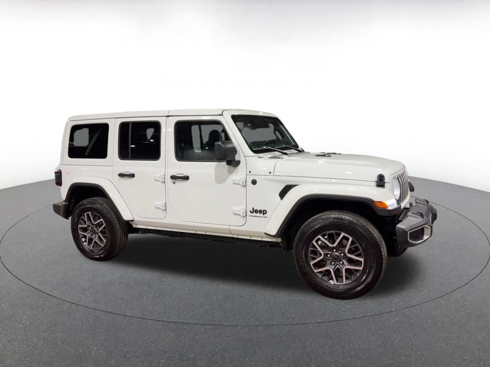 Used 2025 Jeep Wrangler Unlimited Sahara AWD/4WD image 2