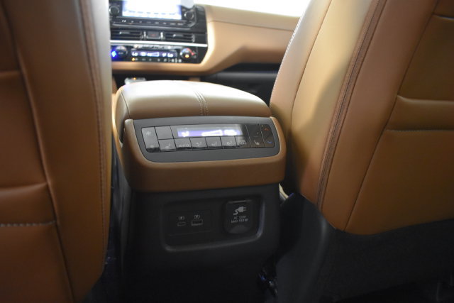Used 2025 Nissan Pathfinder Platinum AWD/4WD image 31