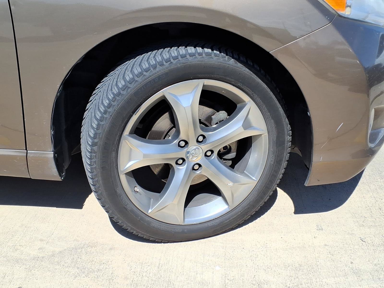 Used 2011 Toyota Venza w/ Comfort Pkg FWD image 4