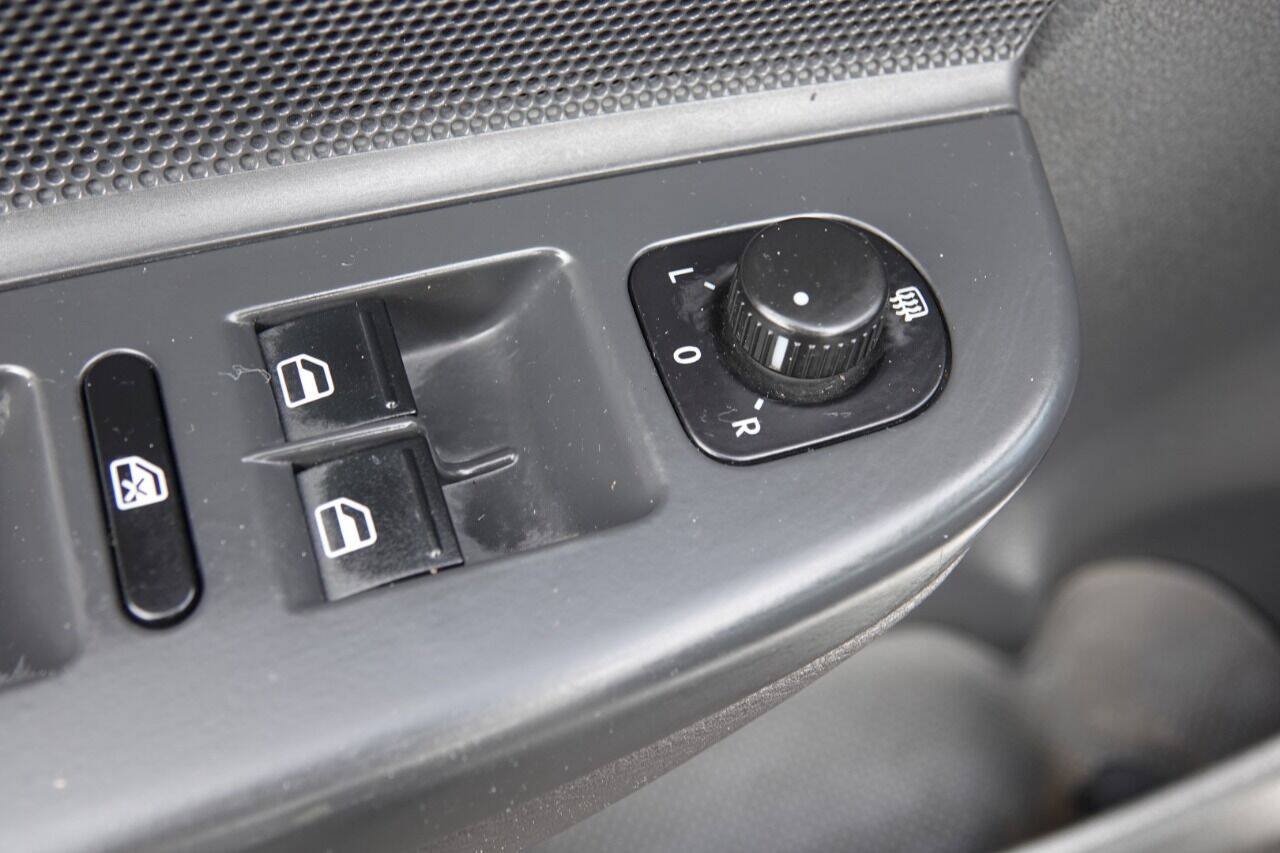 Used 2007 Volkswagen GTI 4-Door FWD image 57