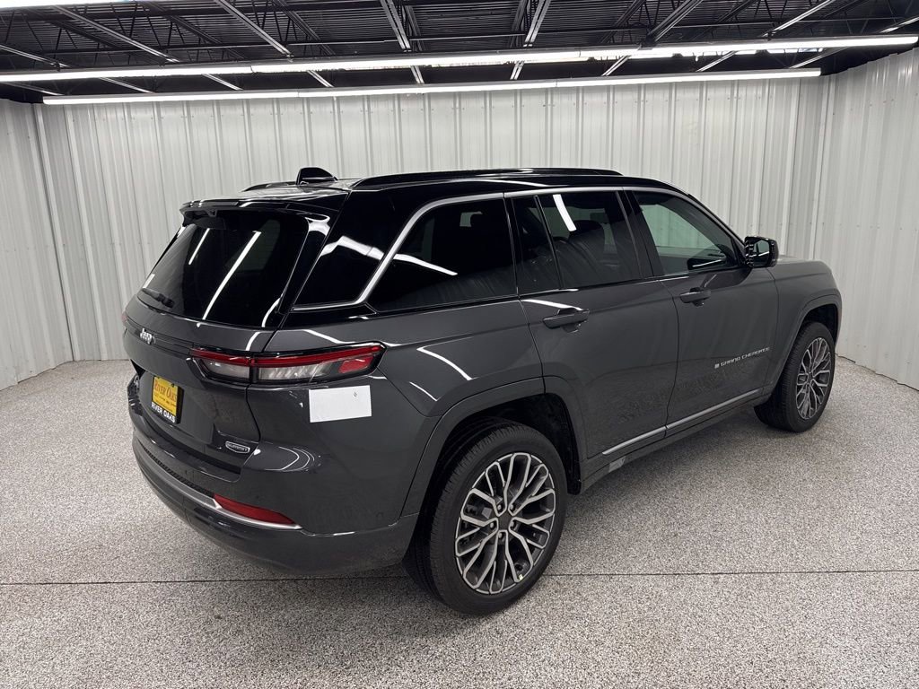 New 2026 Jeep Grand Cherokee Summit image 6