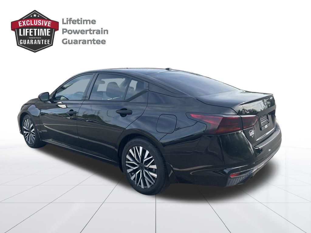 Used 2023 Nissan Altima 2.5 SV w/ SV Premium Package FWD image 3