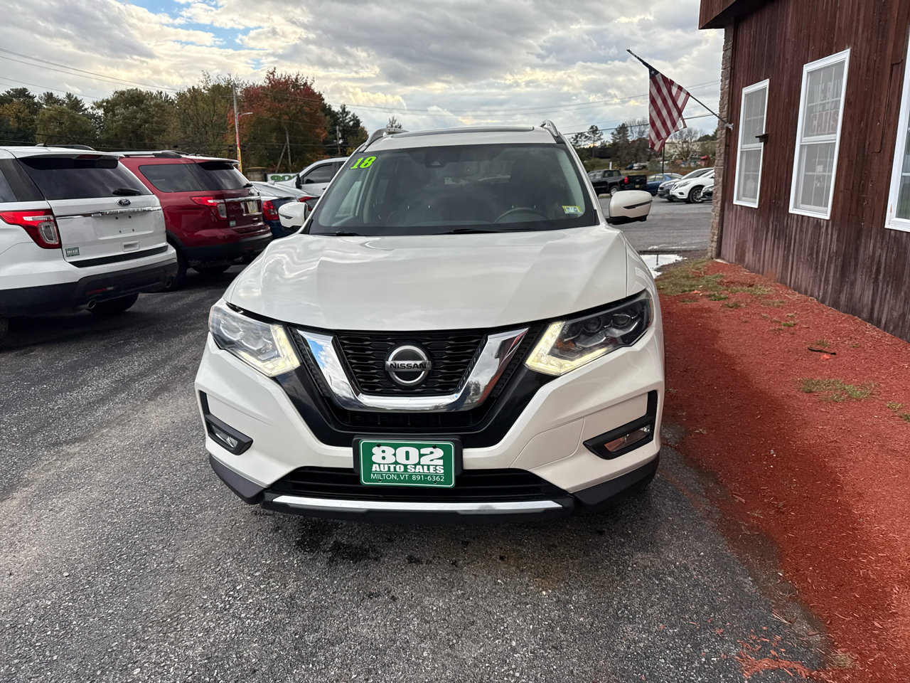 Used 2018 Nissan Rogue SL w/ Premium Package image 3