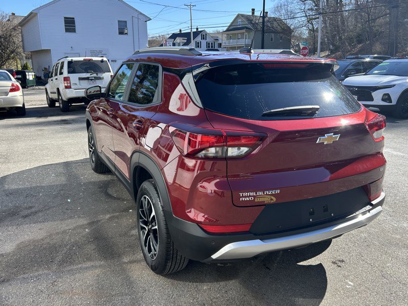 Used 2025 Chevrolet TrailBlazer LT w/ Convenience Package AWD/4WD image 4