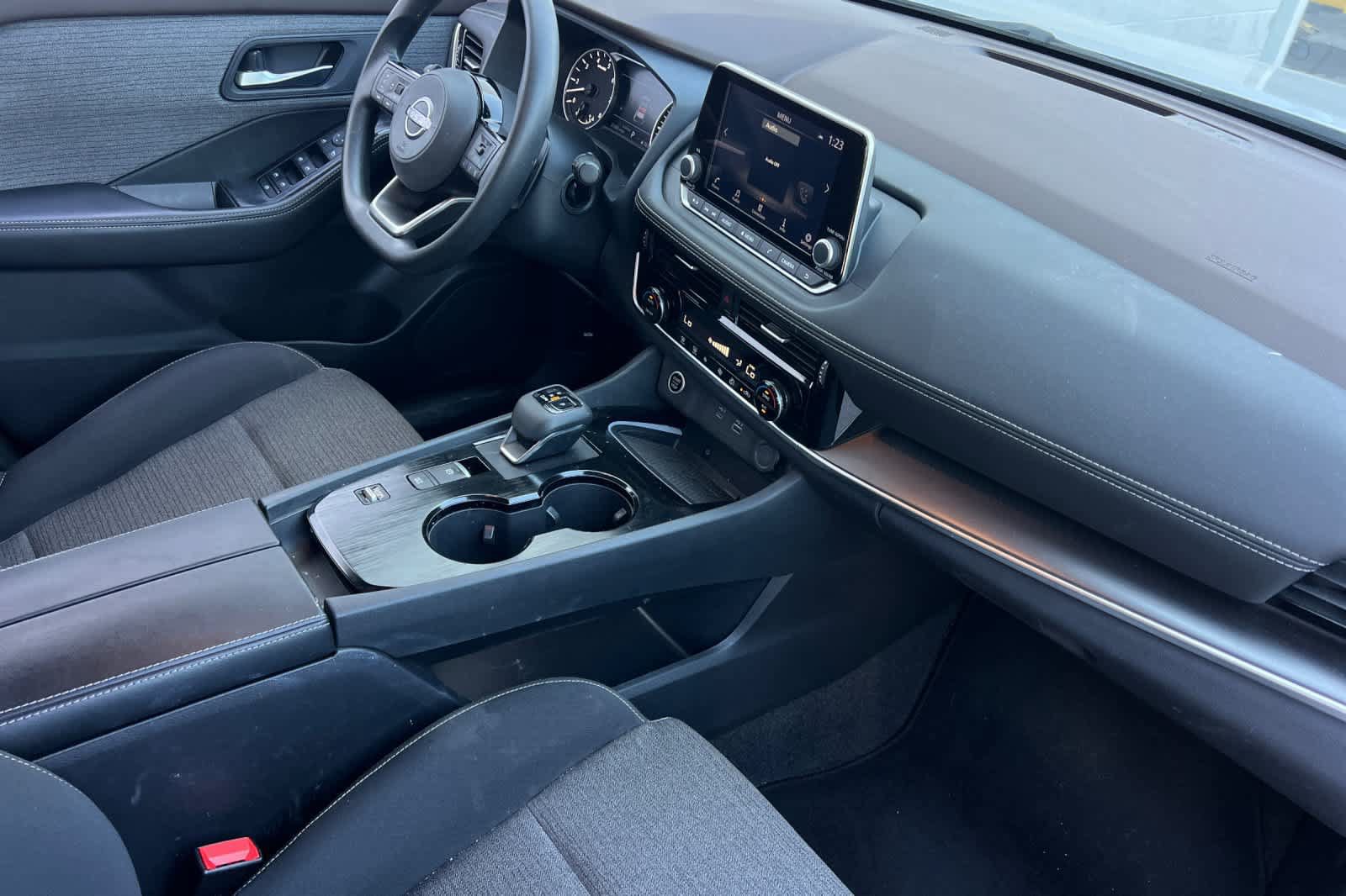 Used 2023 Nissan Rogue SV FWD image 17