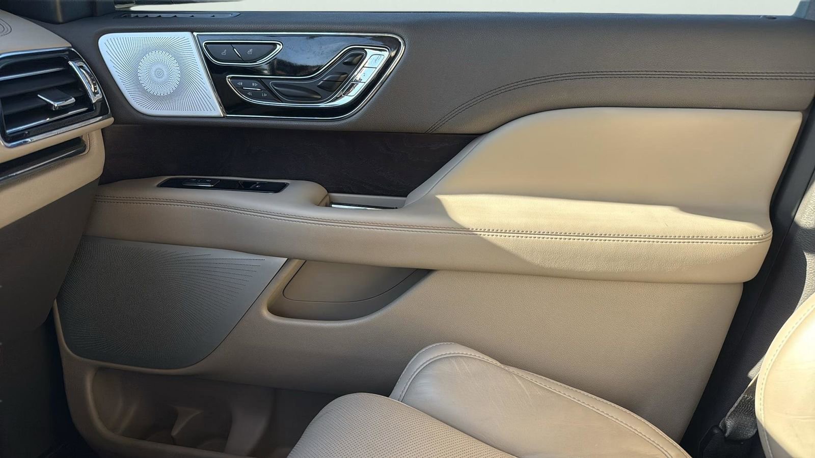 Used 2023 Lincoln Navigator L Reserve image 24