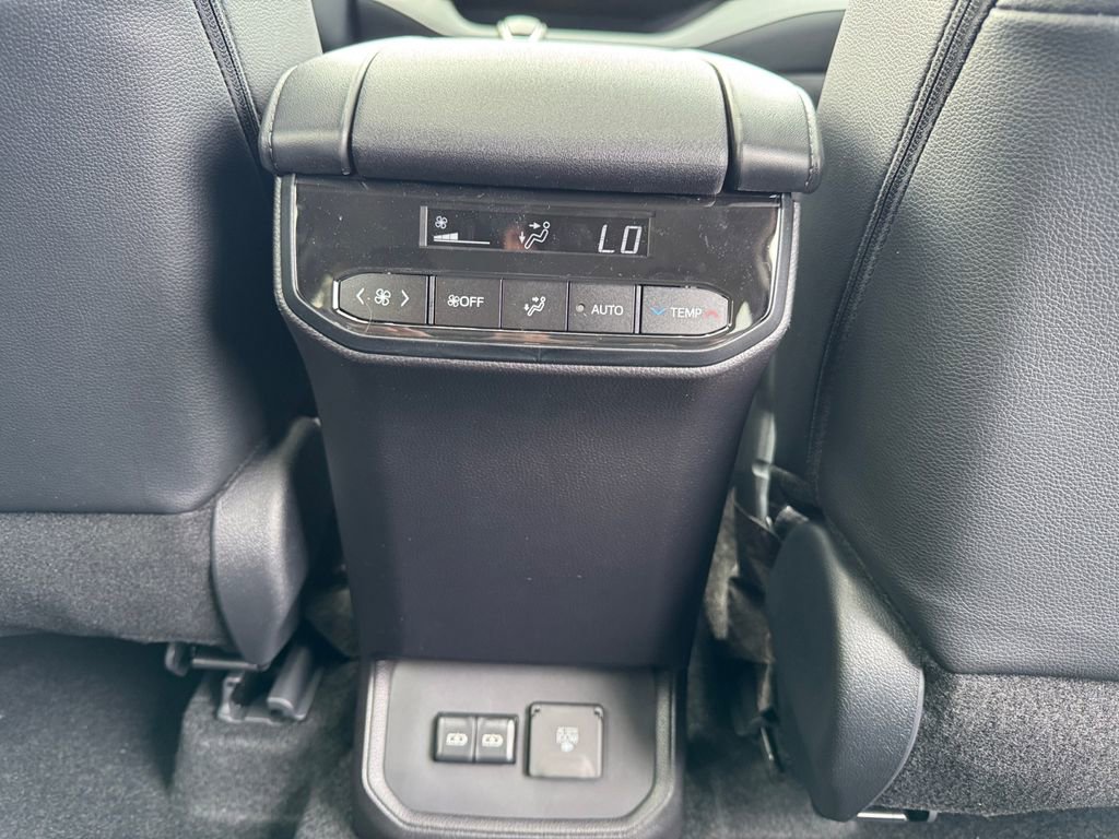 New 2025 Toyota Highlander Limited image 19