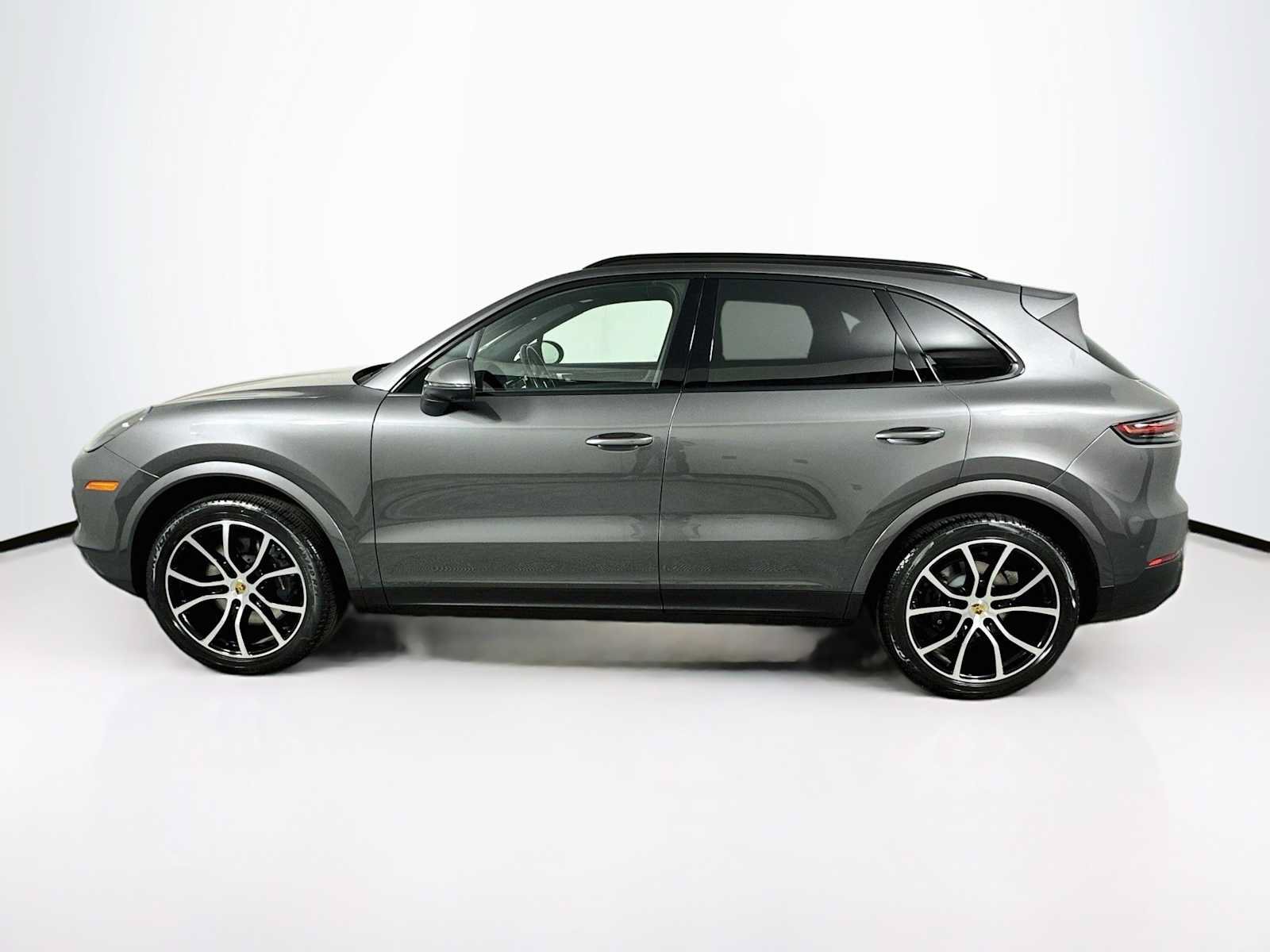 Certified 2023 Porsche Cayenne AWD/4WD image 2