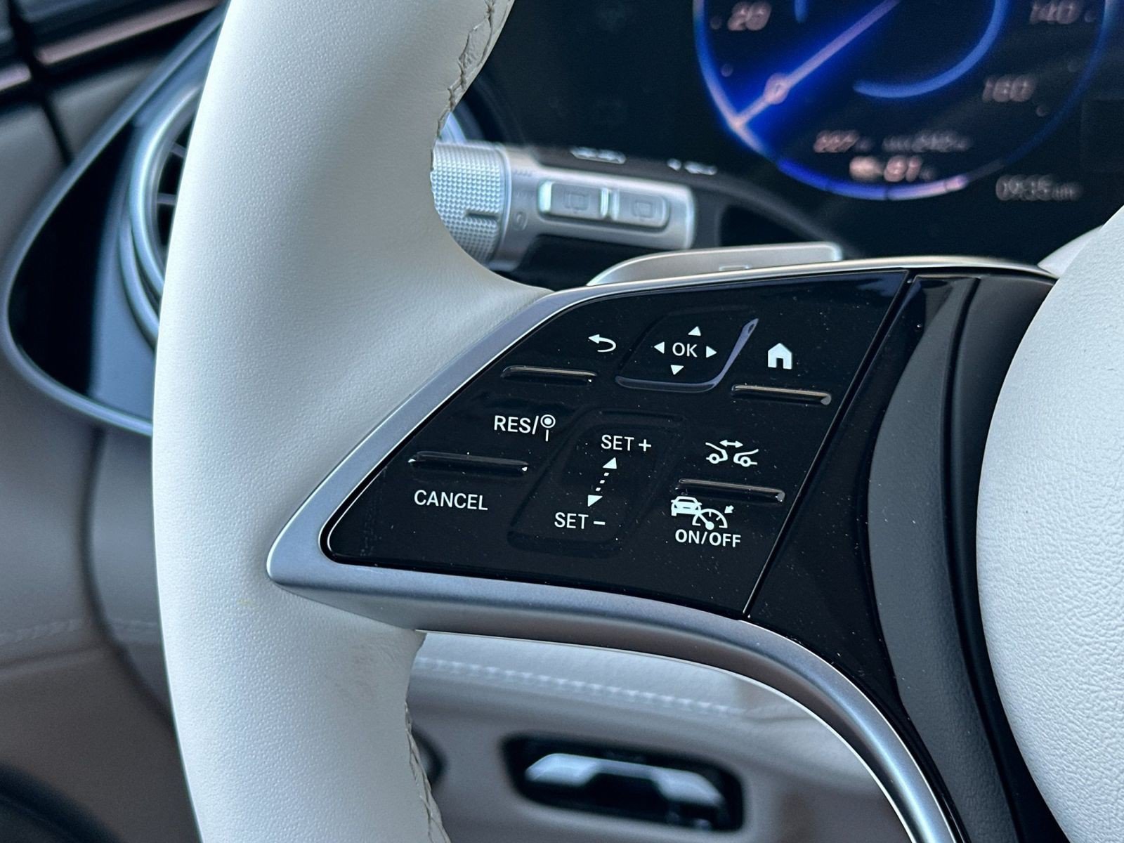 New 2026 Mercedes-Benz EQS 400 4MATIC SUV image 27