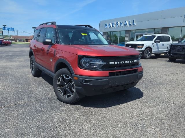 Used 2023 Ford Bronco Sport Outer Banks w/ Tech Package AWD/4WD image 2