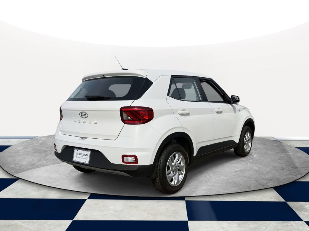 Certified 2025 Hyundai Venue SE image 5