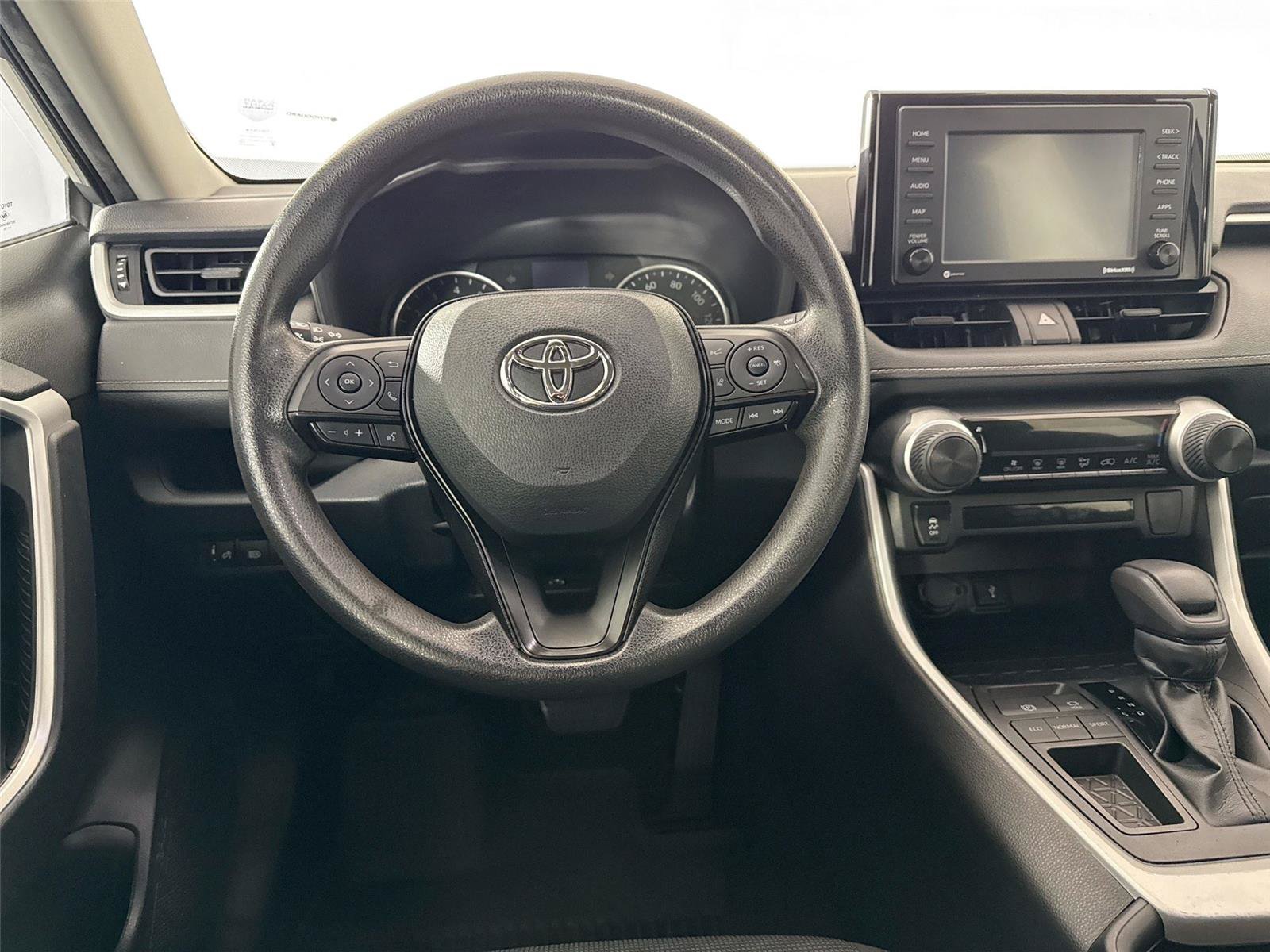 Used 2022 Toyota RAV4 LE FWD image 27