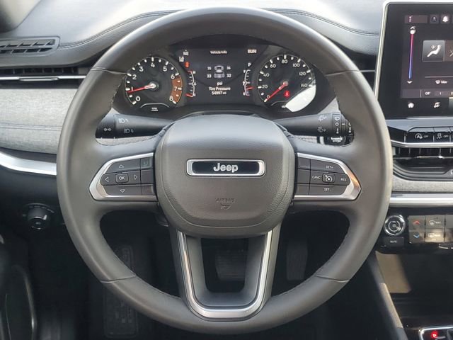 Used 2023 Jeep Compass Latitude image 28