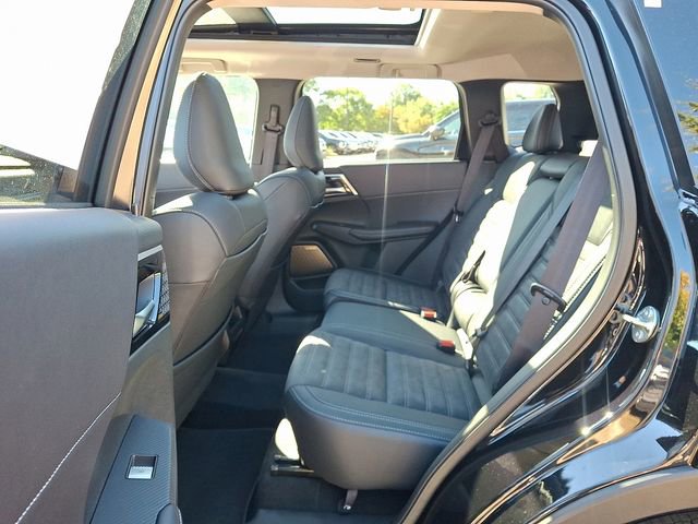 New 2025 Mitsubishi Outlander SE image 7