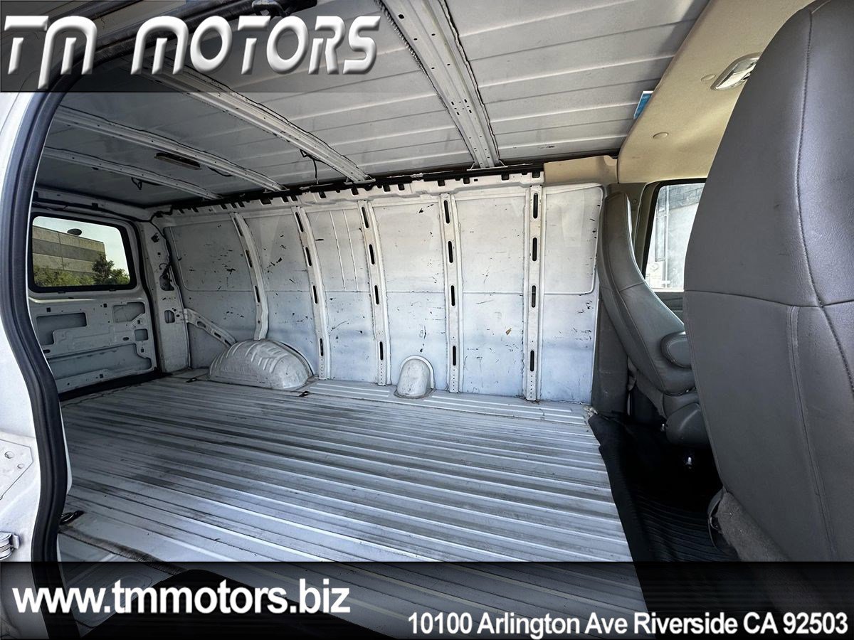 Used 2019 Chevrolet Express 2500 Extended image 9