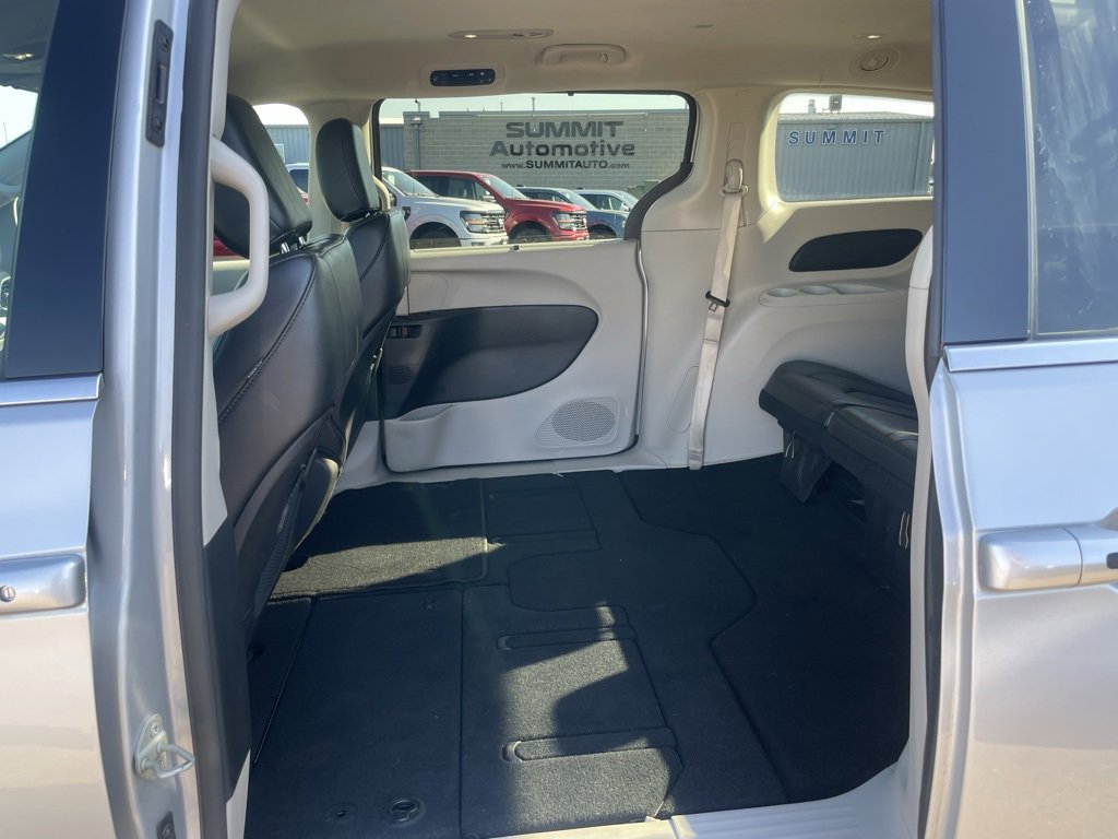 Used 2024 Chrysler Pacifica Touring-L image 54