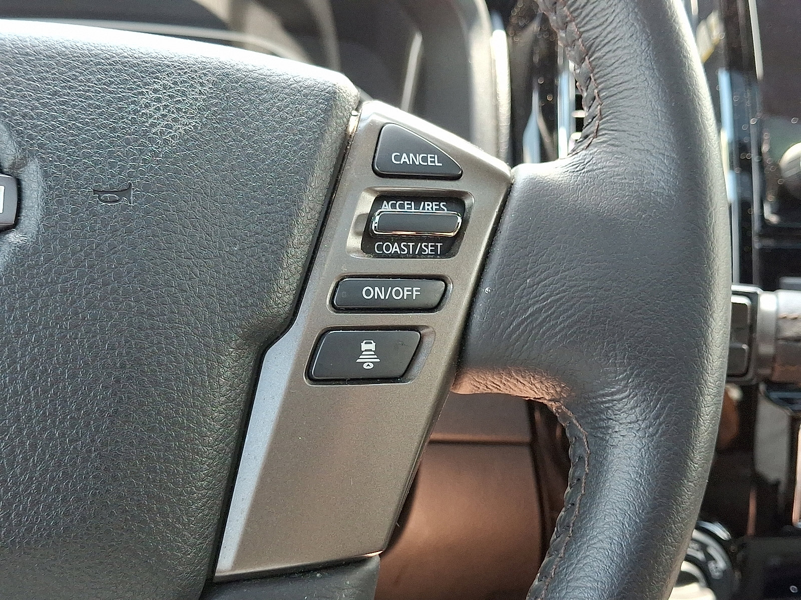 Used 2024 Nissan Titan Platinum Reserve w/ Moonroof Package image 24