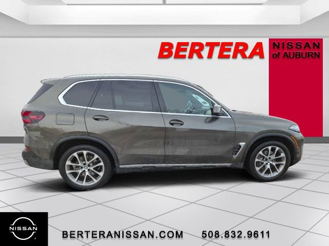 Used 2024 BMW X5 xDrive40i w/ Premium Package image 2
