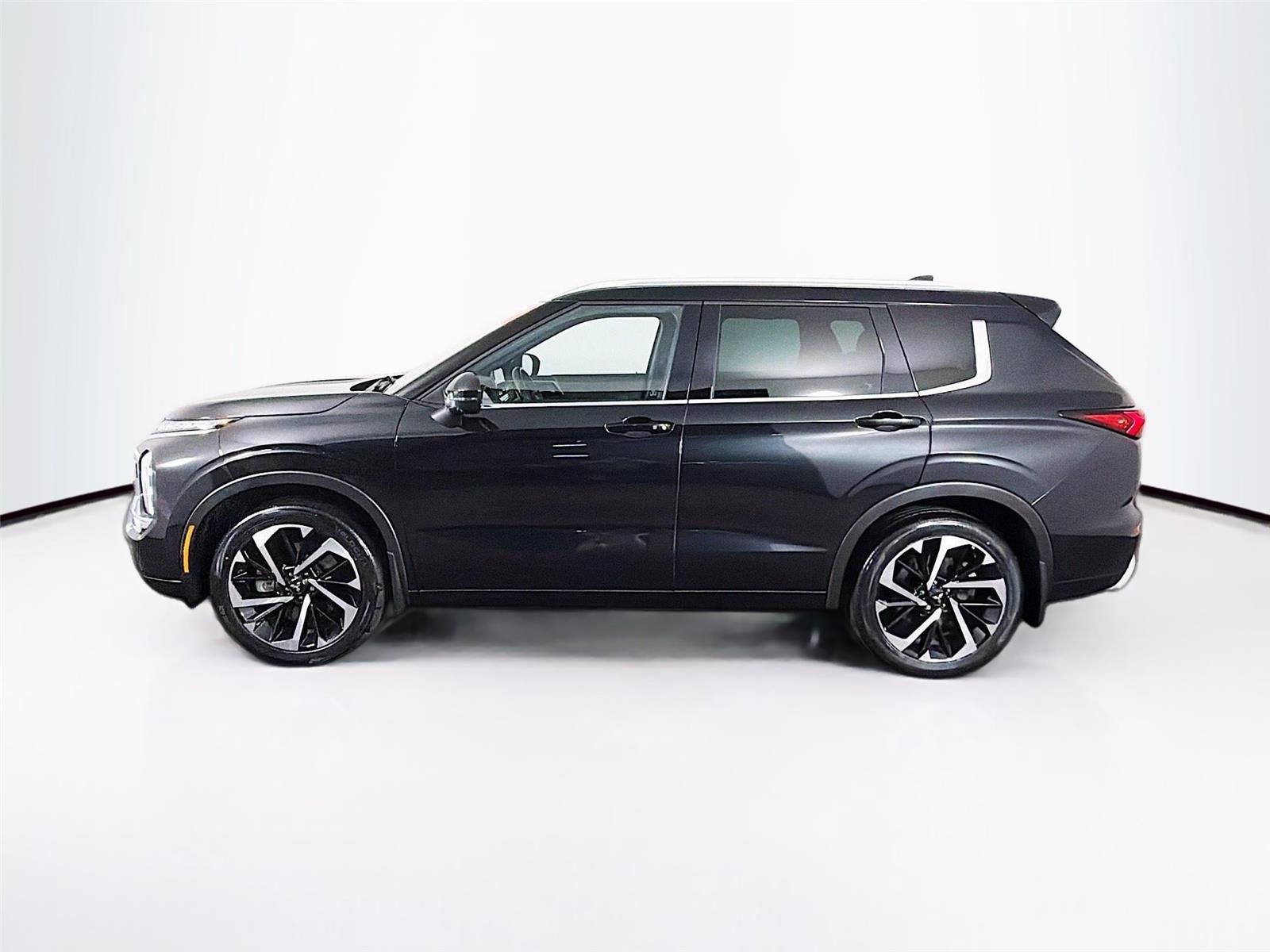 Used 2022 Mitsubishi Outlander SEL image 4