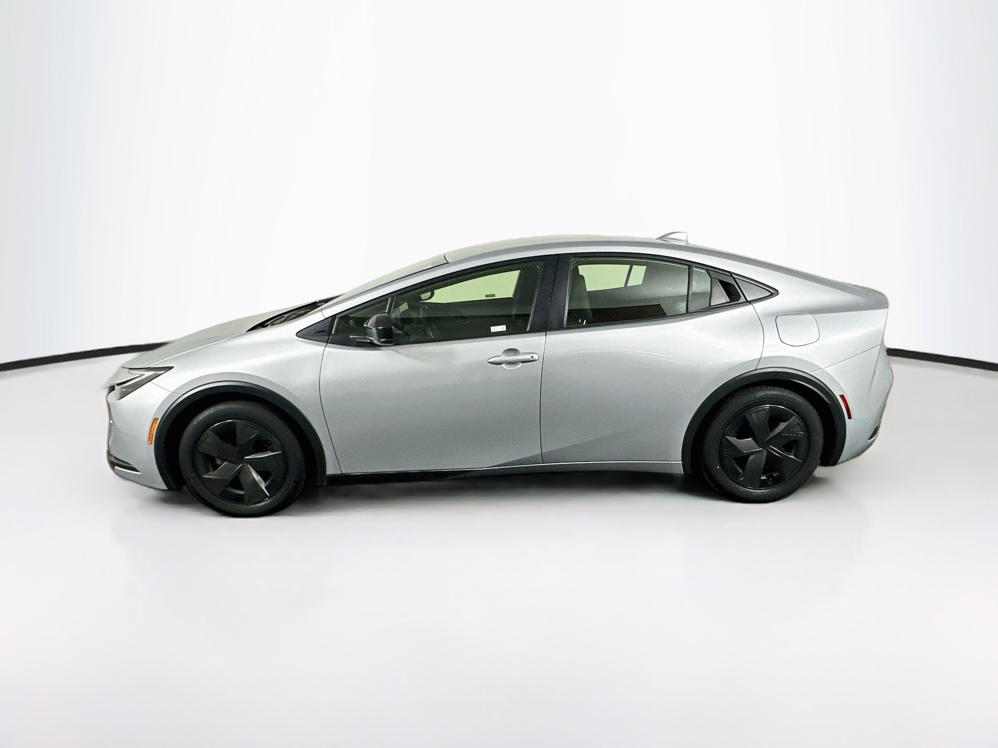 Used 2025 Toyota Prius LE FWD image 4