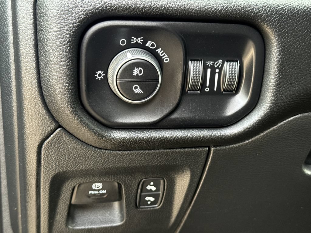 Used 2025 RAM 1500 Laramie AWD/4WD image 23