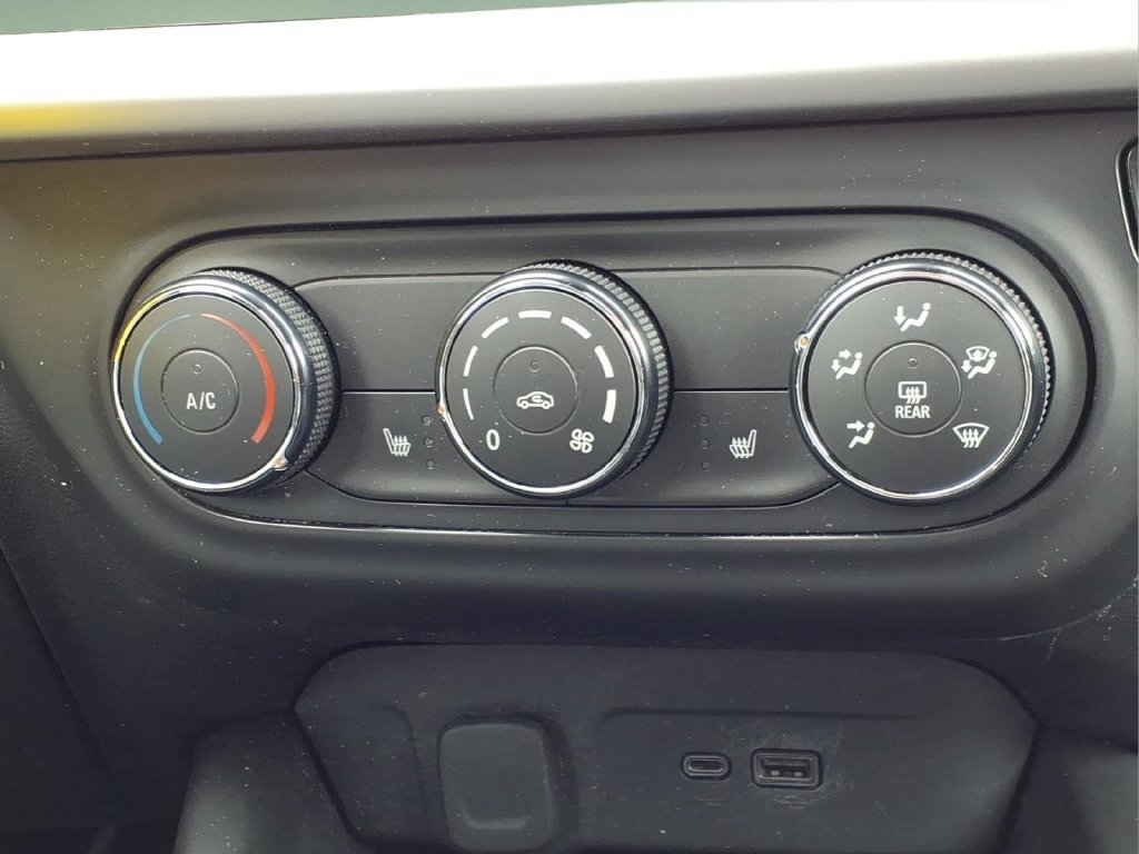 Used 2024 Chevrolet Trax LS w/ LS Convenience Package FWD image 9