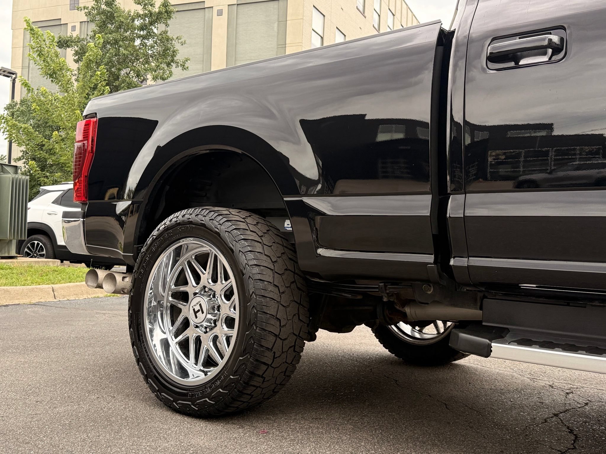 Used 2022 Ford F250 Lariat w/ Lariat Ultimate Package AWD/4WD image 16