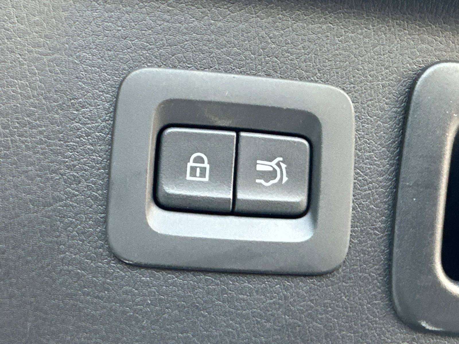 Certified 2025 MAZDA CX-70 3.3 Turbo S w/ Premium Package image 16