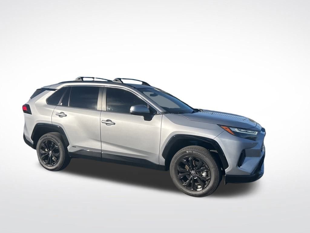 Used 2022 Toyota RAV4 SE image 5