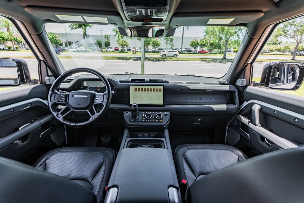 Used 2024 Land Rover Defender 130 X-Dynamic SE AWD/4WD image 21