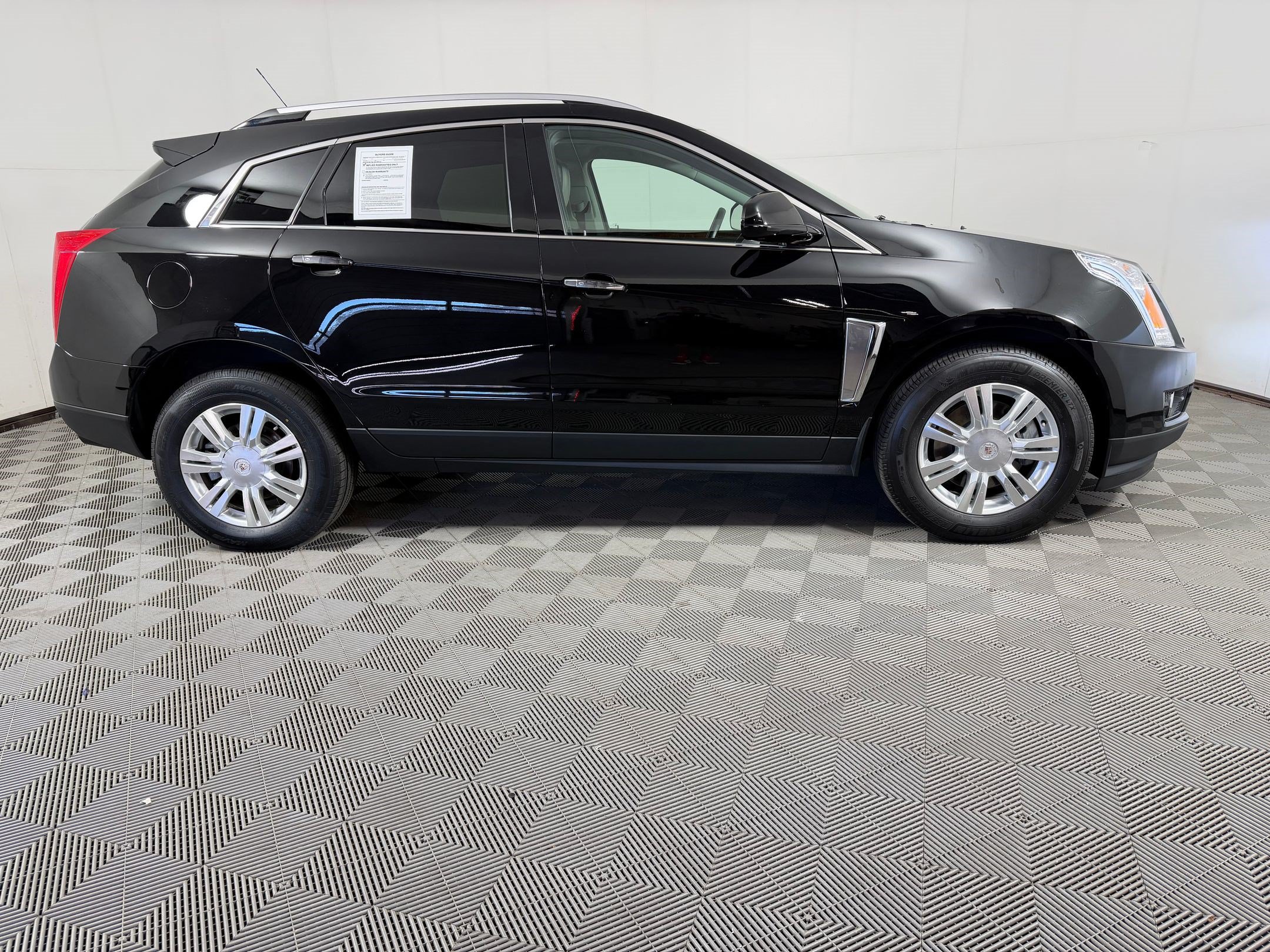 Used 2016 Cadillac SRX Luxury FWD image 7
