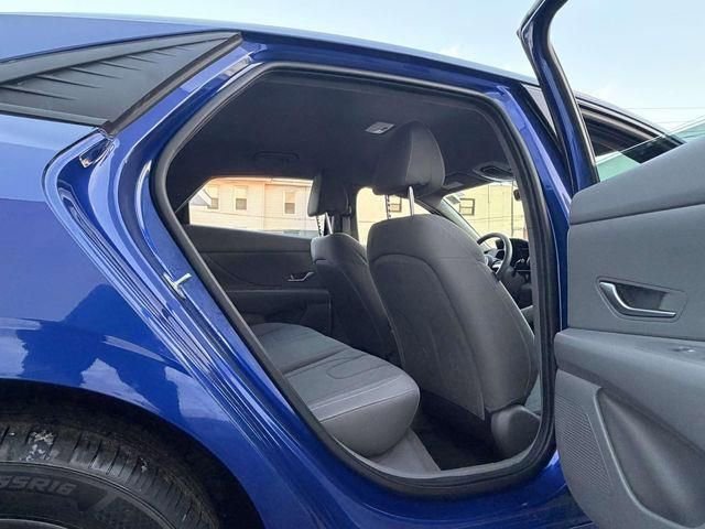 Used 2021 Hyundai Elantra SEL image 16