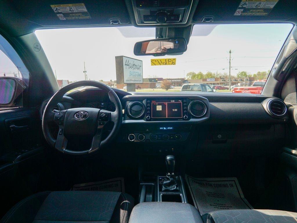 Used 2022 Toyota Tacoma TRD Off-Road AWD/4WD image 12