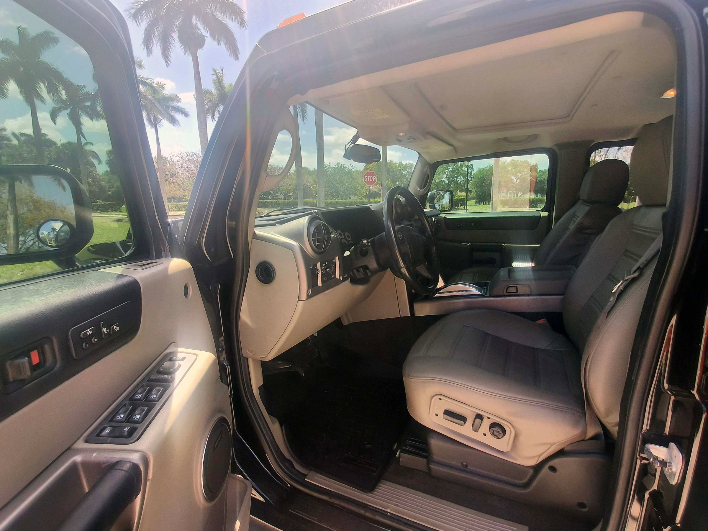 Used 2003 HUMMER H2 w/ Preferred Equipment Group image 4
