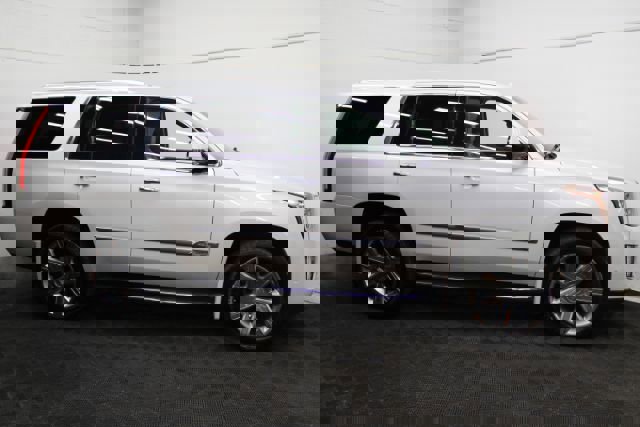 Used 2017 Cadillac Escalade Luxury AWD/4WD image 4