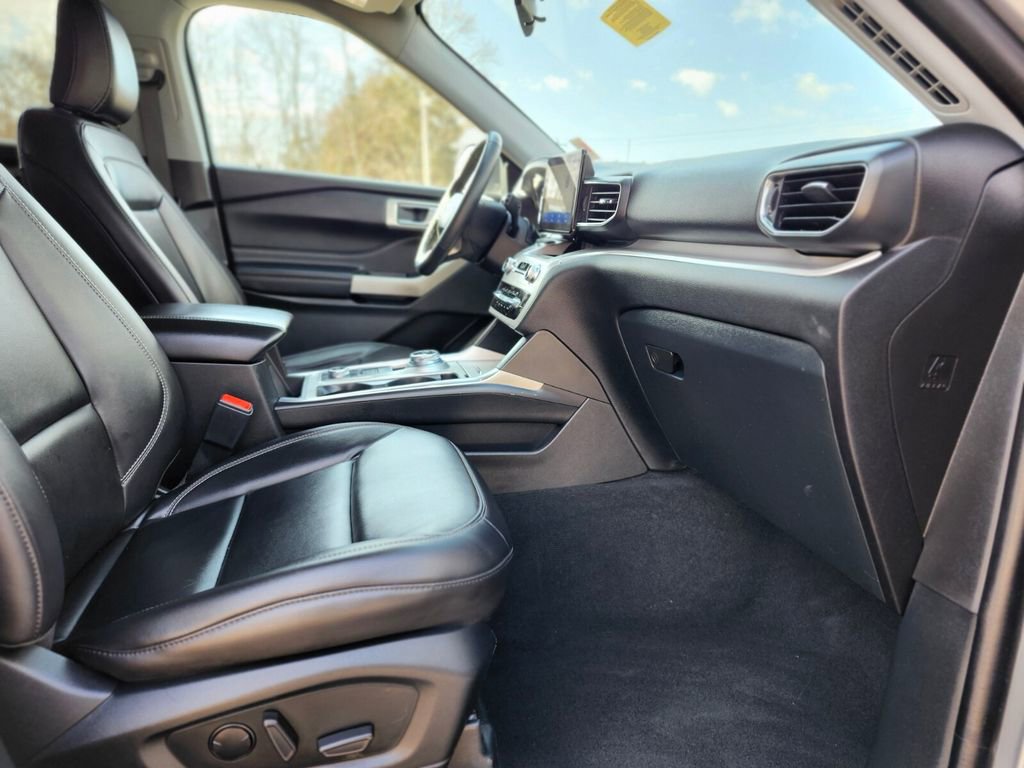 Certified 2023 Ford Explorer XLT w/ Equipment Group 202A image 11