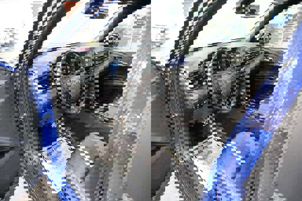 Used 2025 Toyota Camry SE image 15