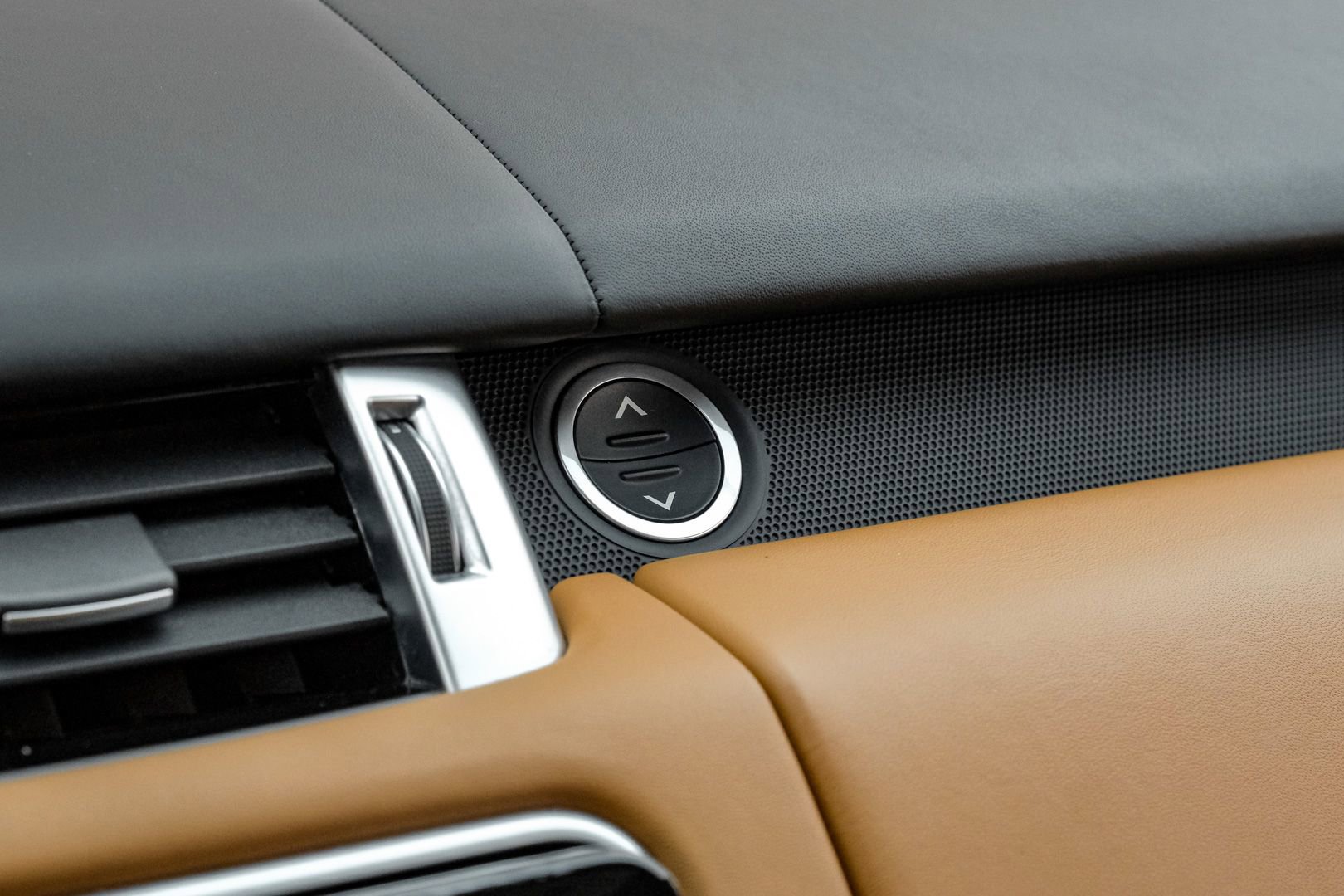 Used 2020 Land Rover Range Rover Sport SVR AWD/4WD image 35