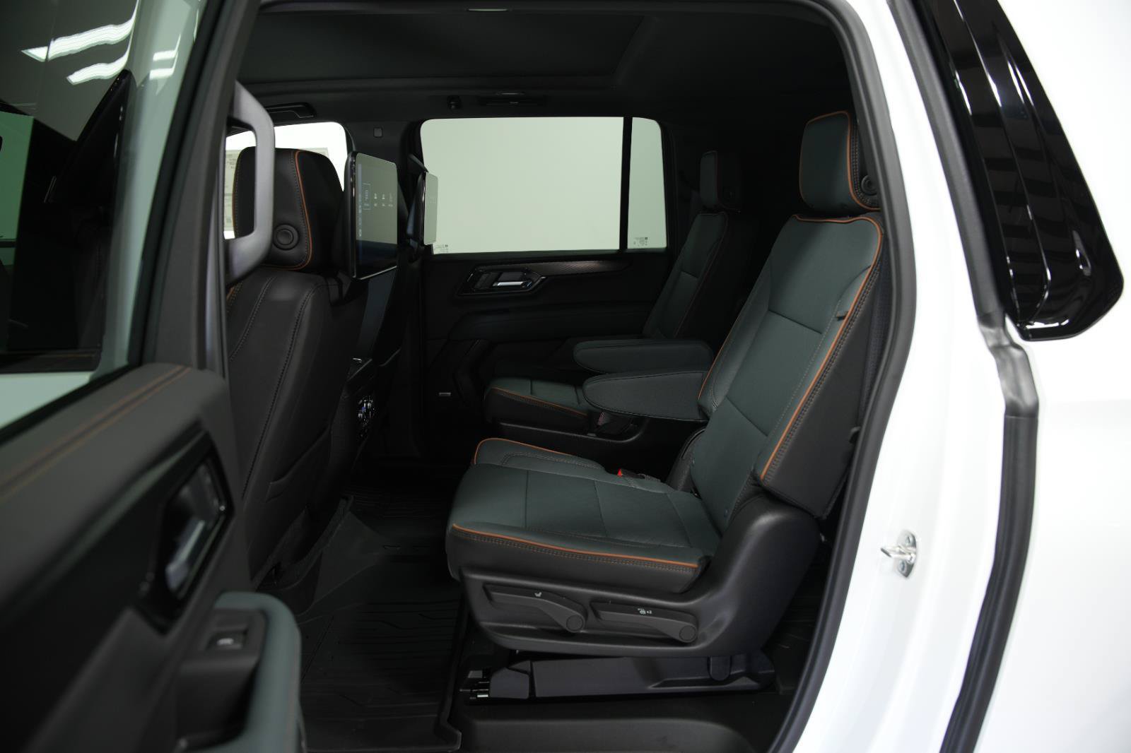 New 2026 GMC Yukon XL AT4 w/ AT4 Premium Plus Package AWD/4WD image 25