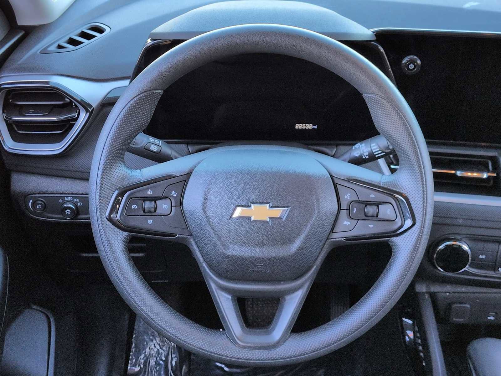 Used 2025 Chevrolet TrailBlazer LS image 23