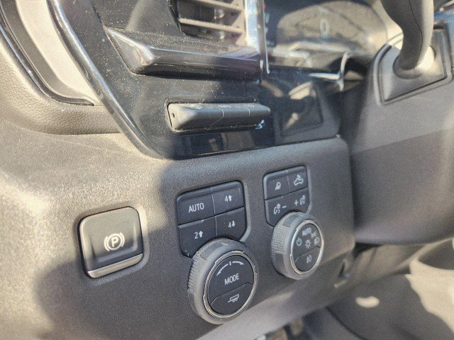Used 2024 Chevrolet Silverado 2500 ZR2 w/ Technology Package image 43