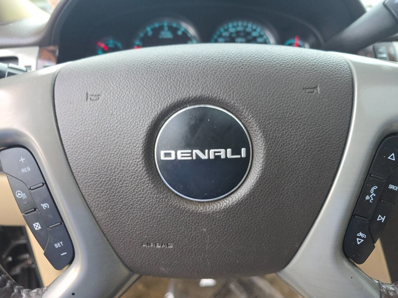 Used 2013 GMC Yukon Denali image 33