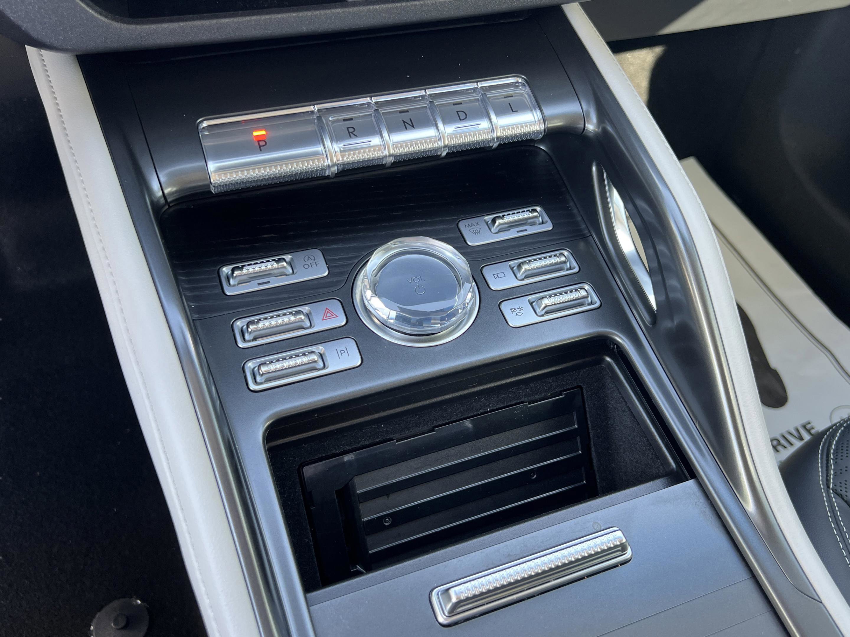 Used 2024 Lincoln Nautilus Reserve w/ Equipment Group 202A image 18