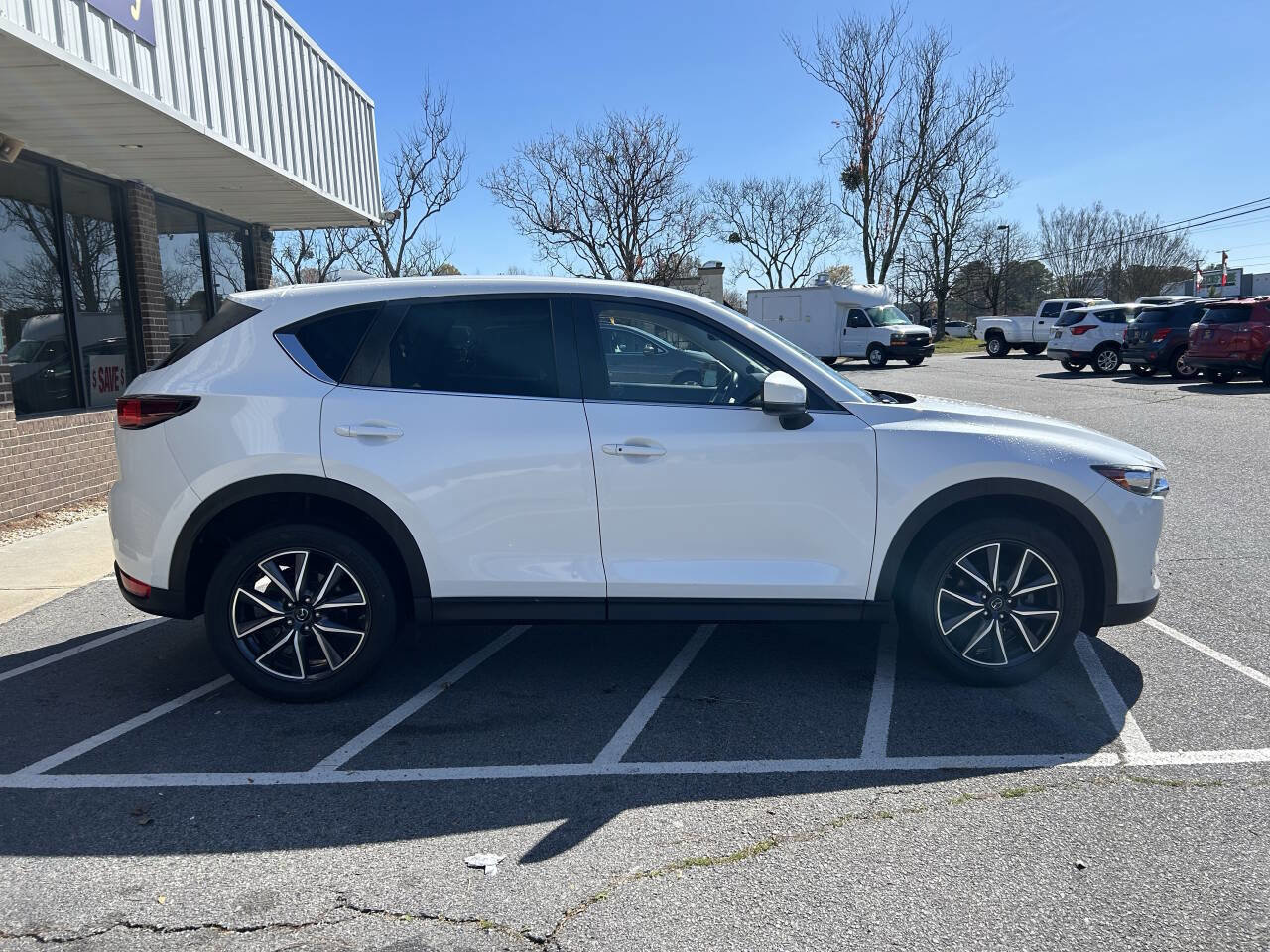 Used 2018 MAZDA CX-5 Touring w/ Preferred Equipment Package FWD image 9