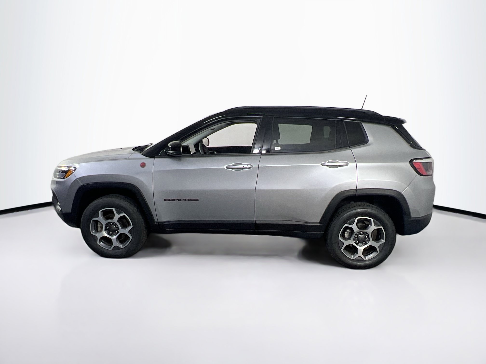 Used 2022 Jeep Compass Trailhawk AWD/4WD image 8