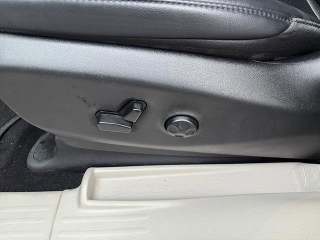 Used 2024 Chrysler Pacifica Touring-L FWD image 15