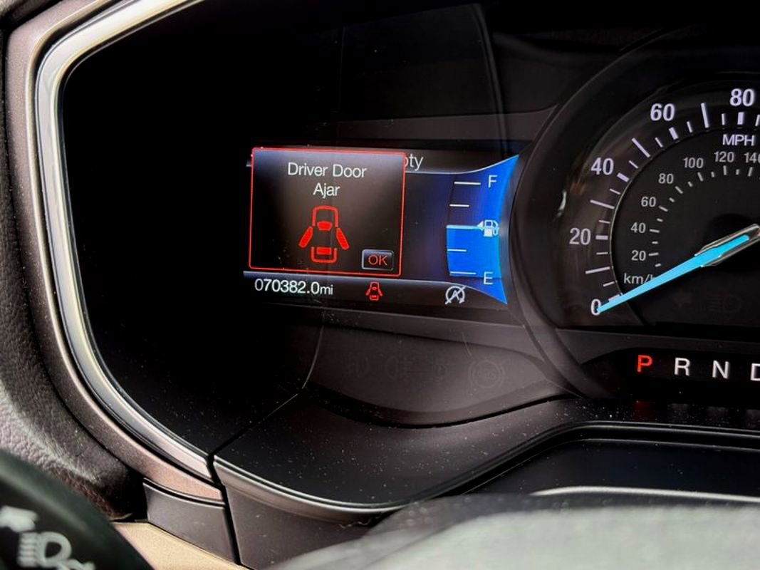 Used 2020 Ford Fusion SE FWD image 22