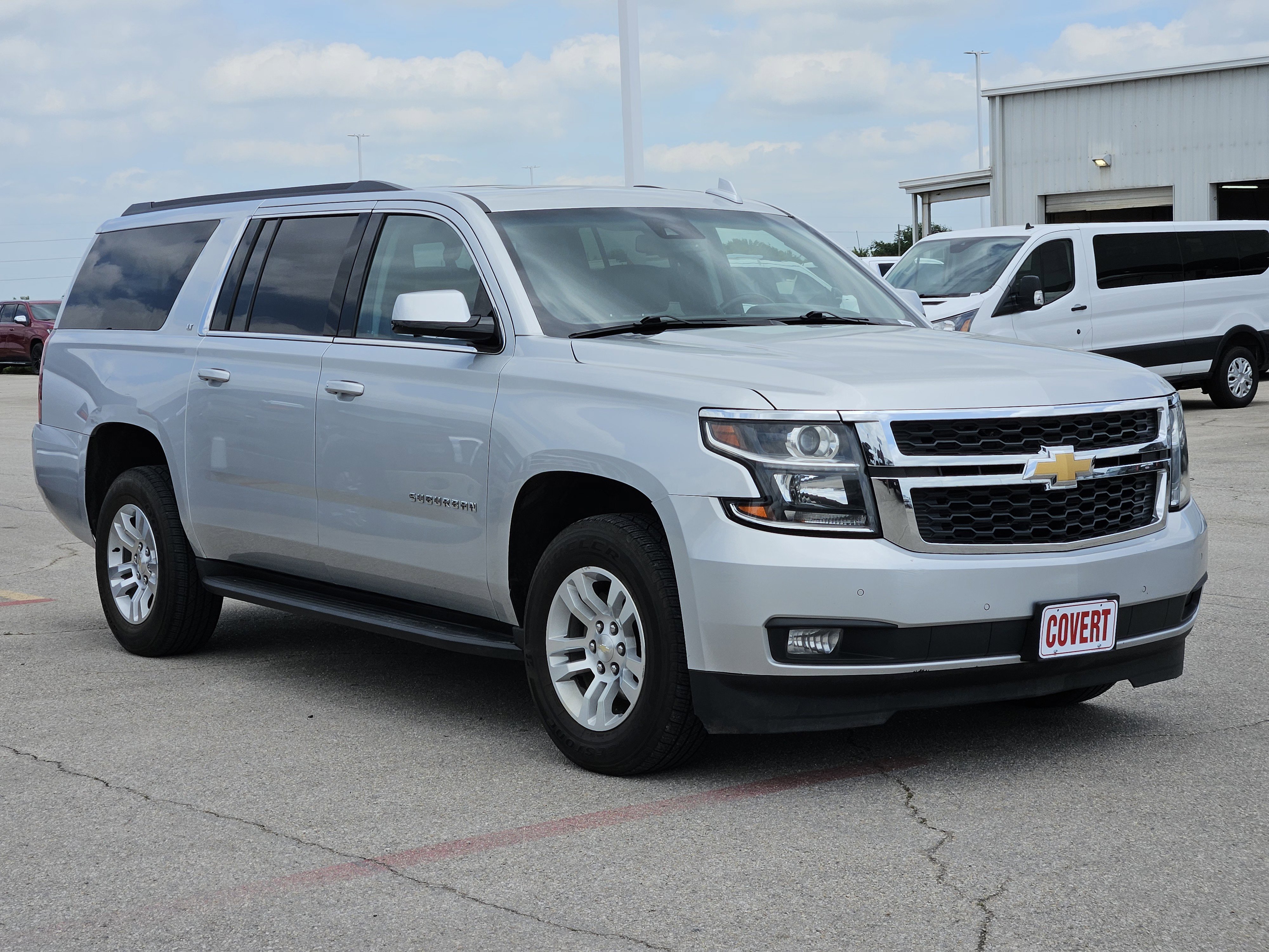 Used 2018 Chevrolet Suburban LT RWD image 3