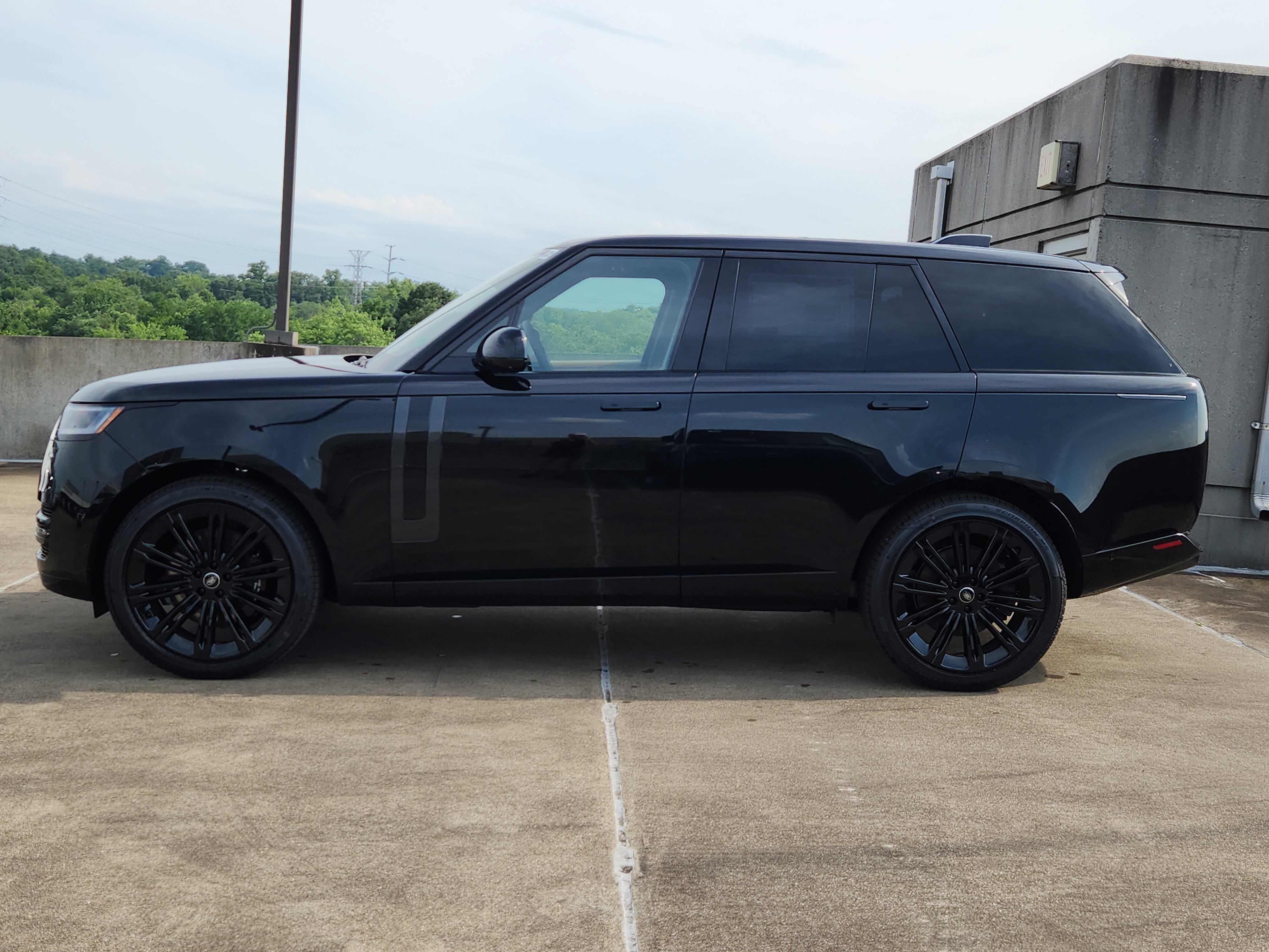 New 2025 Land Rover Range Rover SE image 6